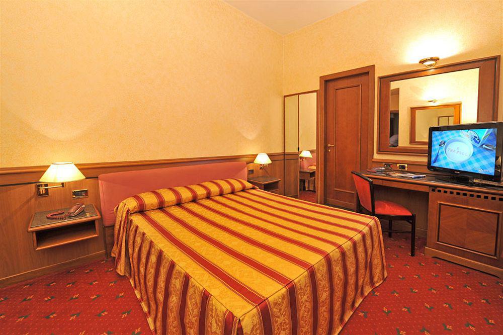 Best Western Hotel Moderno Verdi Генуя Экстерьер фото